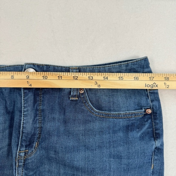 Seven 7 For All Mankind Weekend Short Size 12 High Rise Dark Wash Raw Hem - Picture 5 of 10